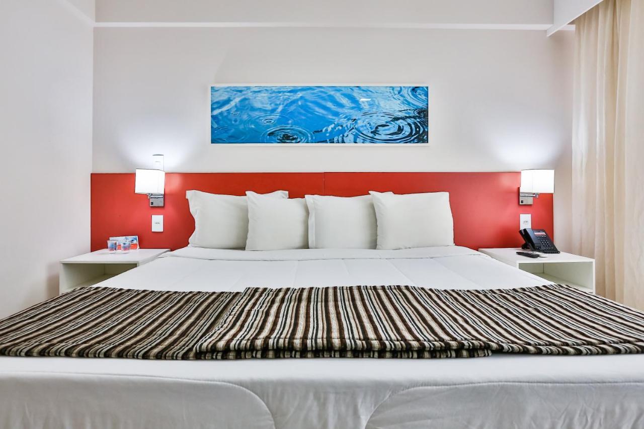 Ramada Hotel & Suites Campos Pelinca Кампус-дус-Гойтаказис Экстерьер фото