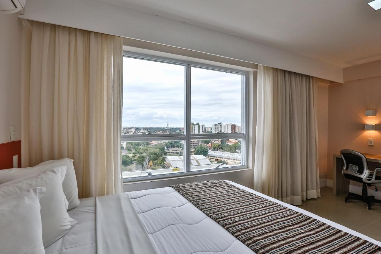 Ramada Hotel & Suites Campos Pelinca Кампус-дус-Гойтаказис Экстерьер фото