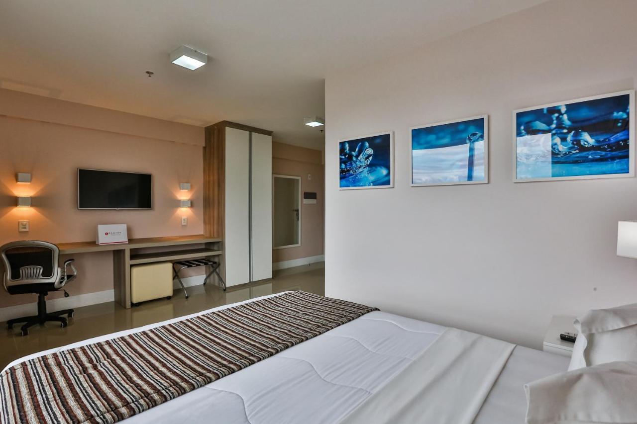 Ramada Hotel & Suites Campos Pelinca Кампус-дус-Гойтаказис Экстерьер фото