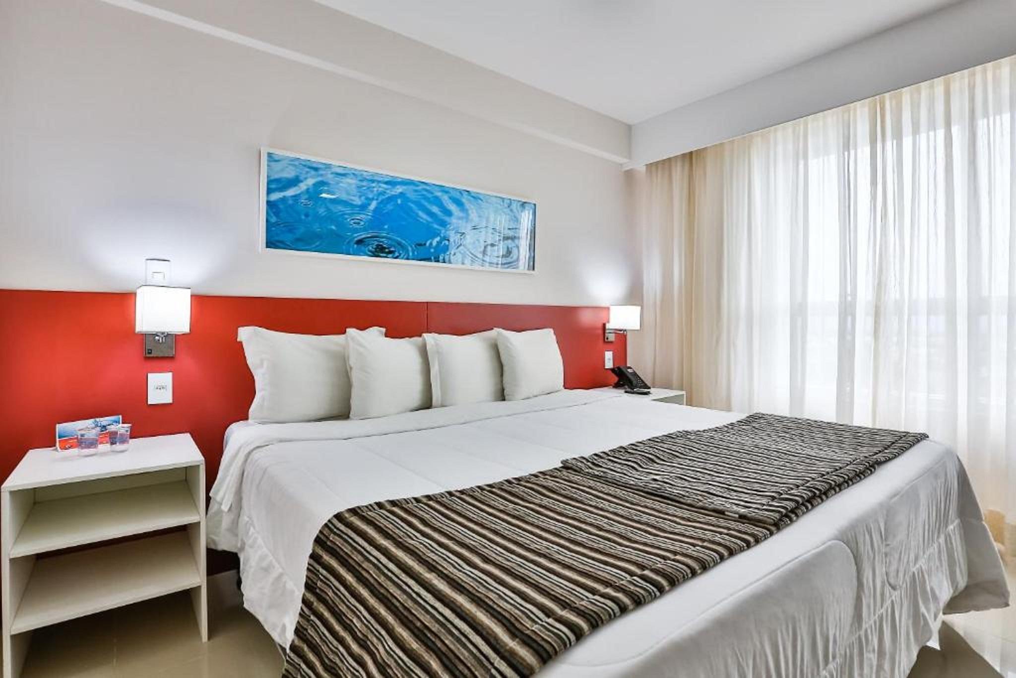 Ramada Hotel & Suites Campos Pelinca Кампус-дус-Гойтаказис Экстерьер фото