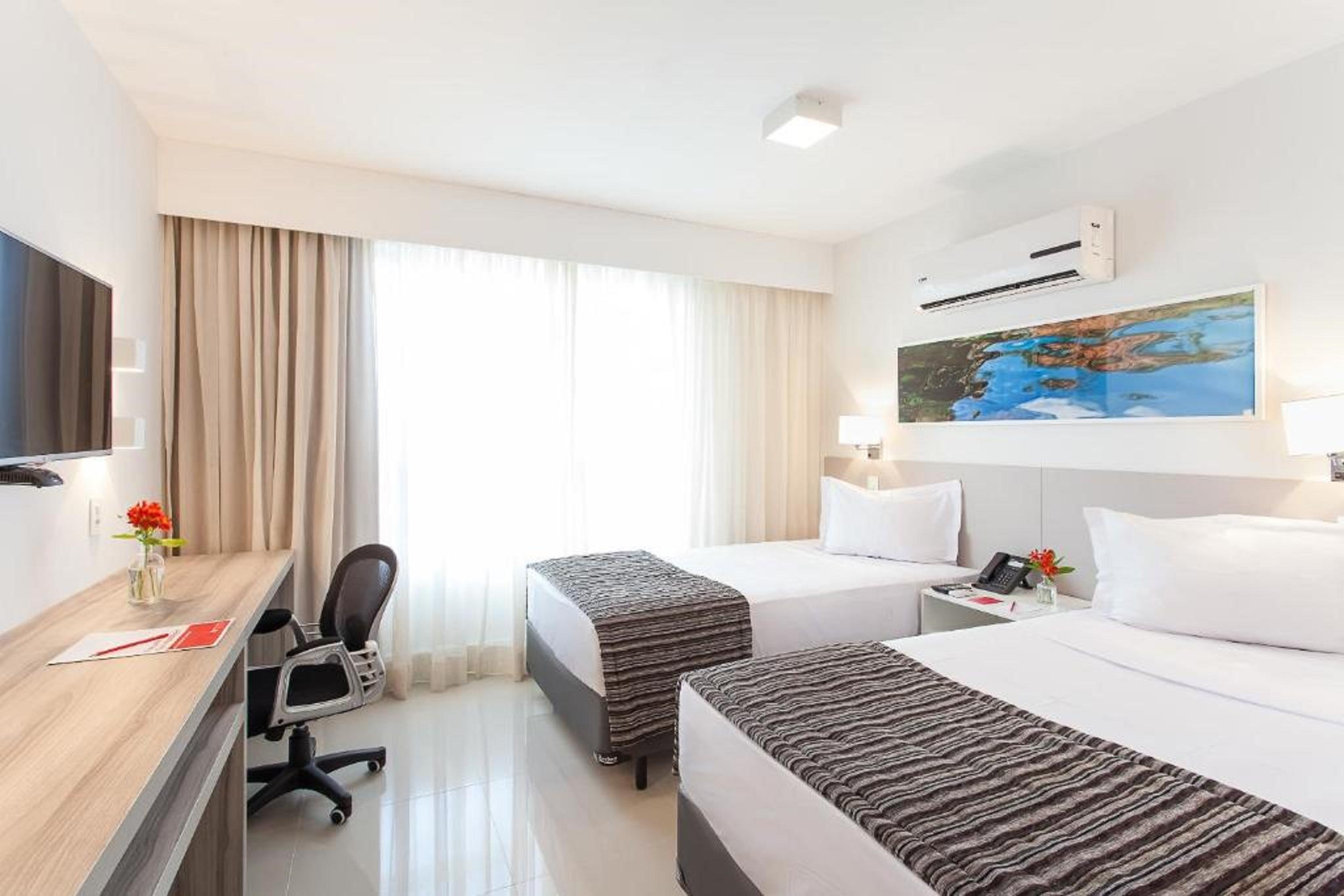 Ramada Hotel & Suites Campos Pelinca Кампус-дус-Гойтаказис Экстерьер фото