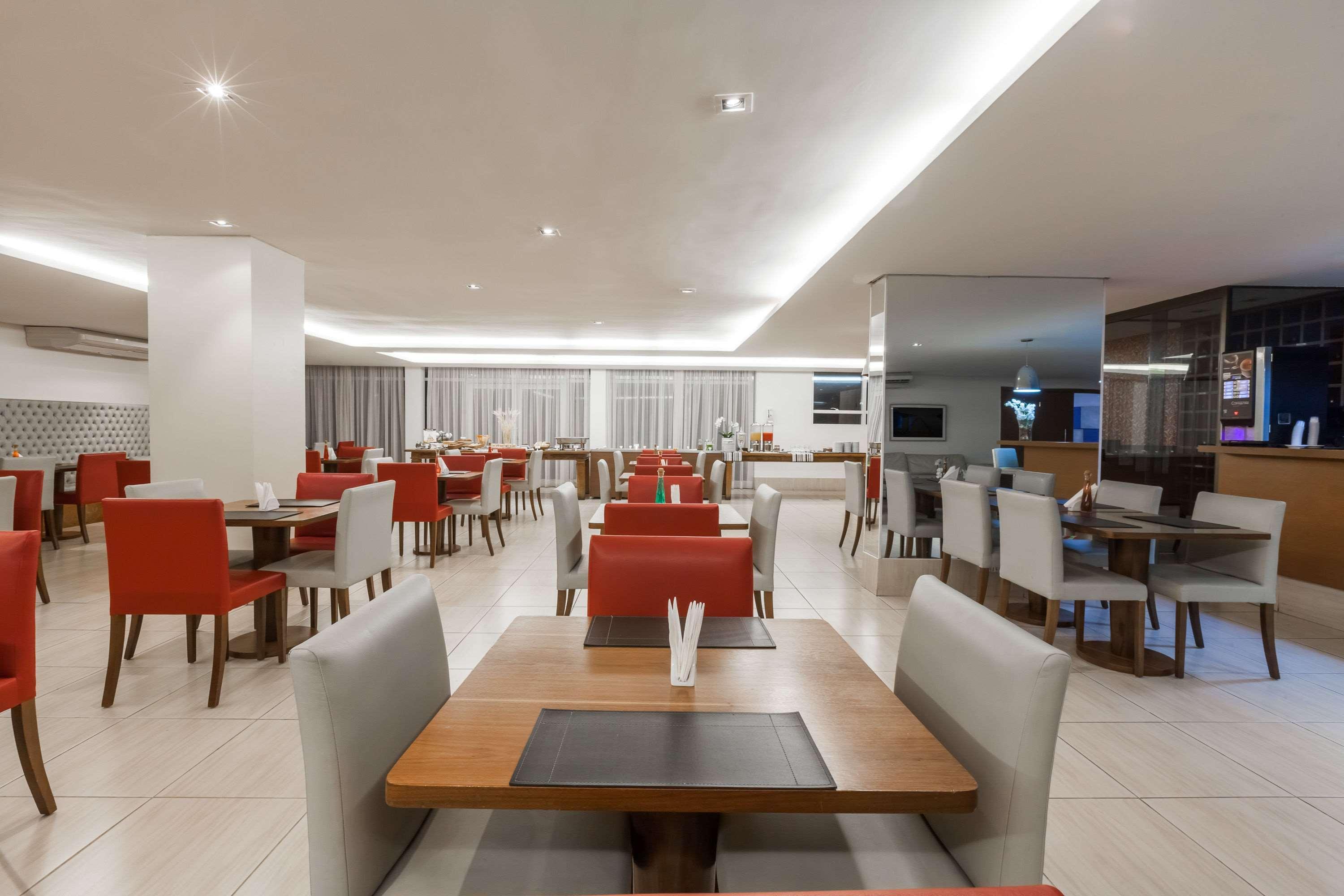 Ramada Hotel & Suites Campos Pelinca Кампус-дус-Гойтаказис Экстерьер фото