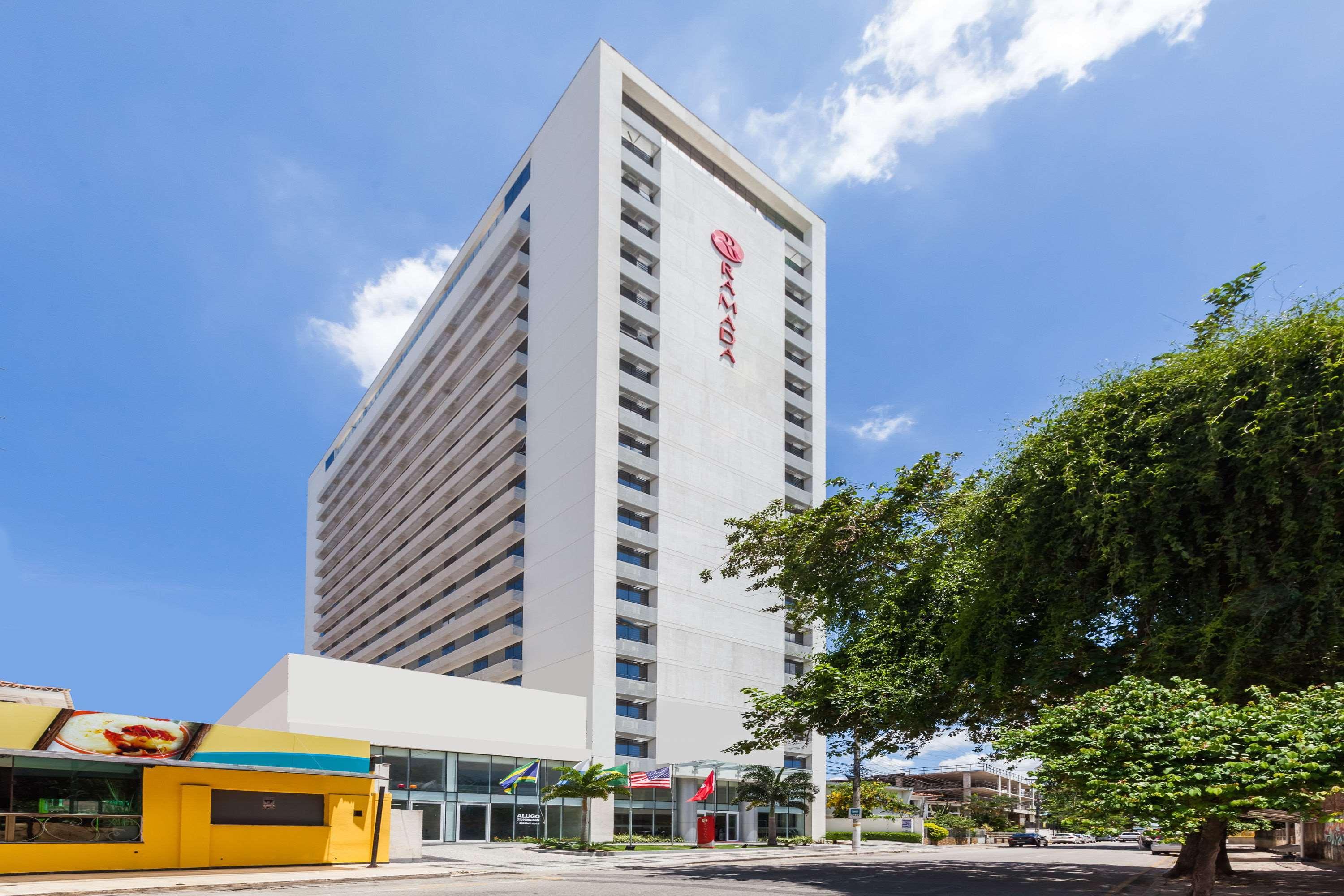 Ramada Hotel & Suites Campos Pelinca Кампус-дус-Гойтаказис Экстерьер фото