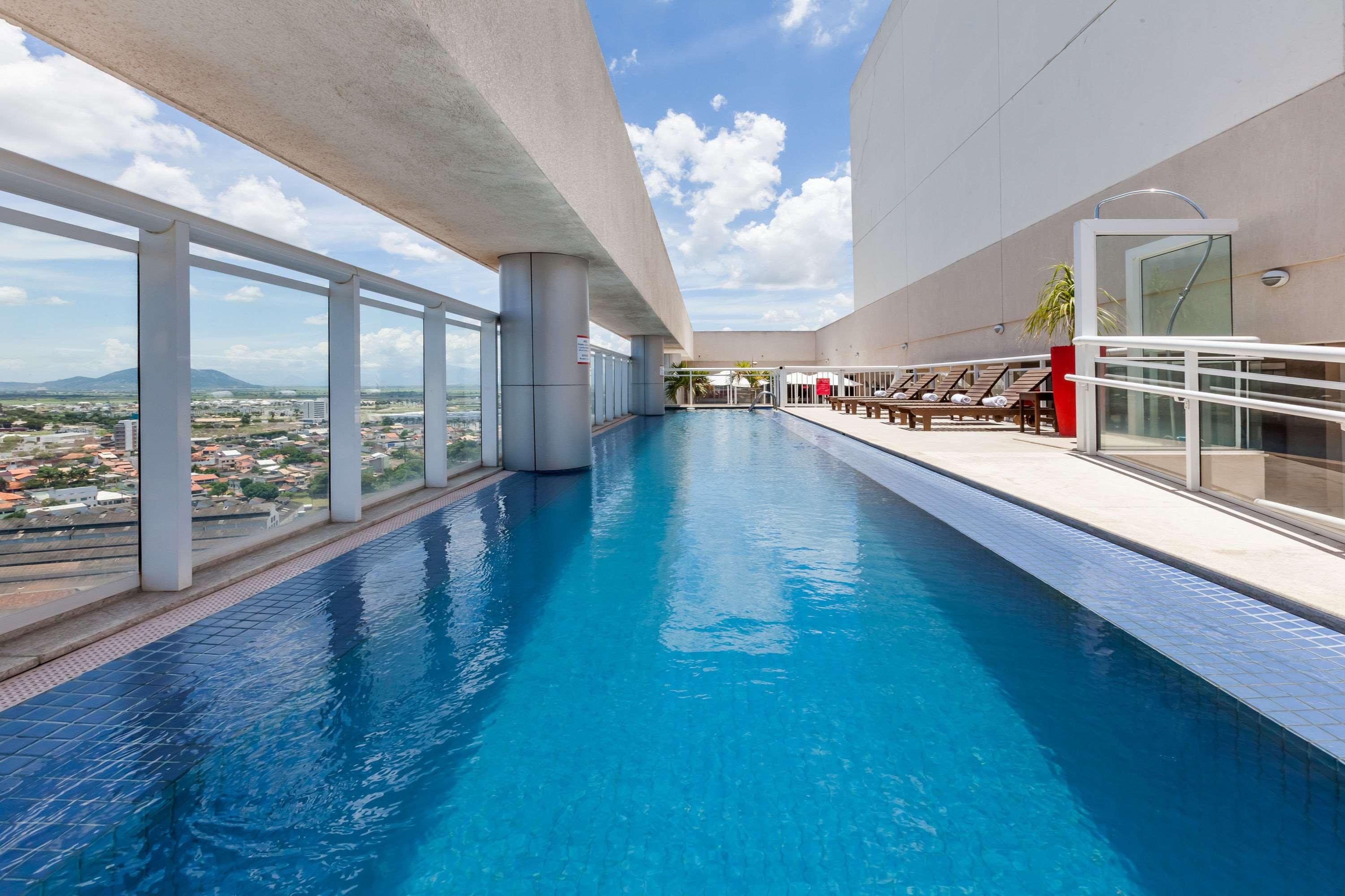 Ramada Hotel & Suites Campos Pelinca Кампус-дус-Гойтаказис Экстерьер фото