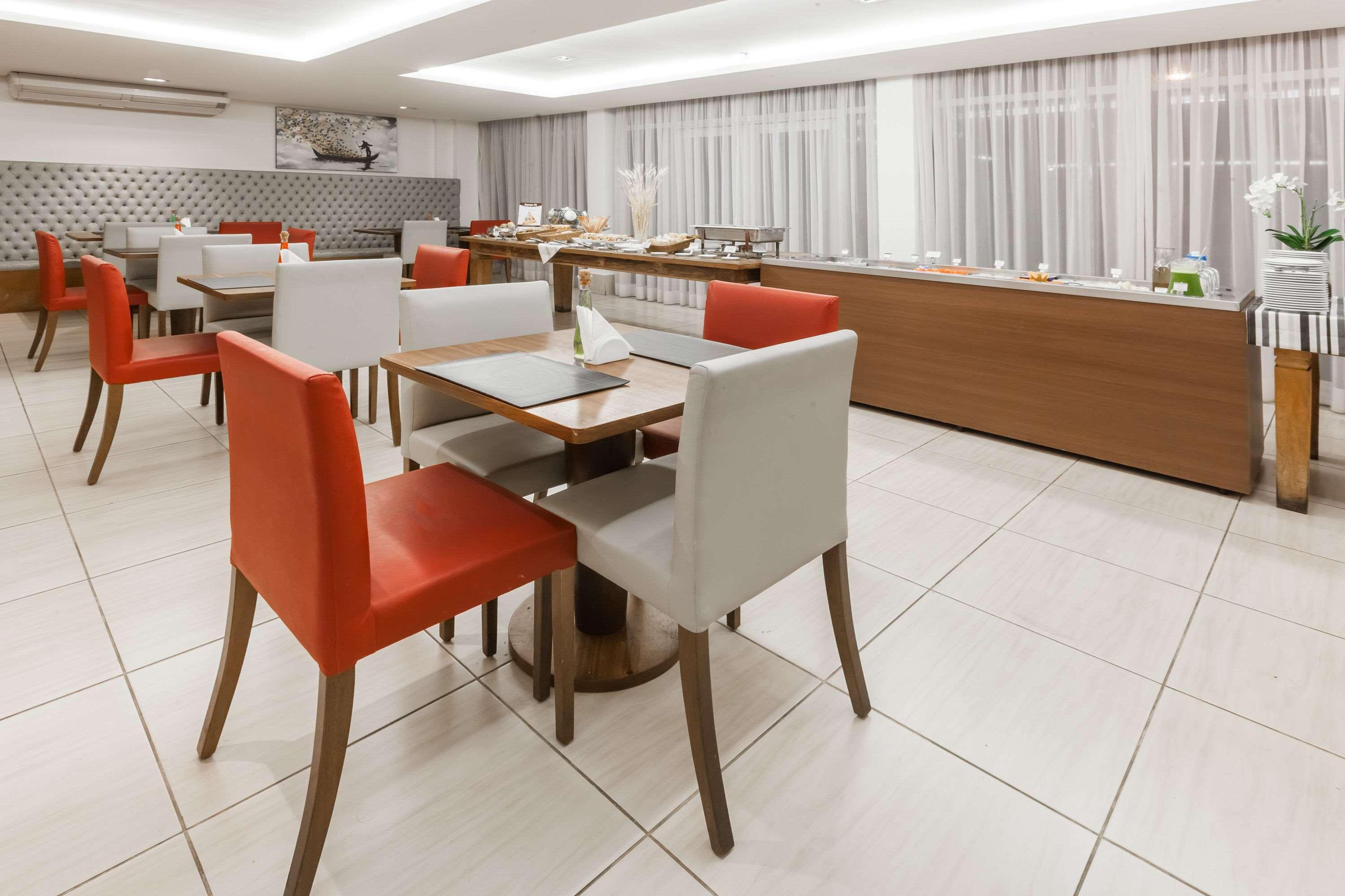 Ramada Hotel & Suites Campos Pelinca Кампус-дус-Гойтаказис Экстерьер фото