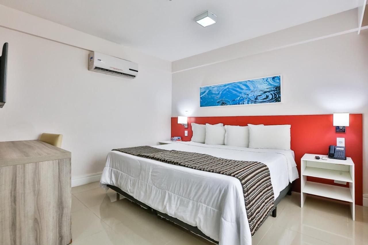 Ramada Hotel & Suites Campos Pelinca Кампус-дус-Гойтаказис Экстерьер фото
