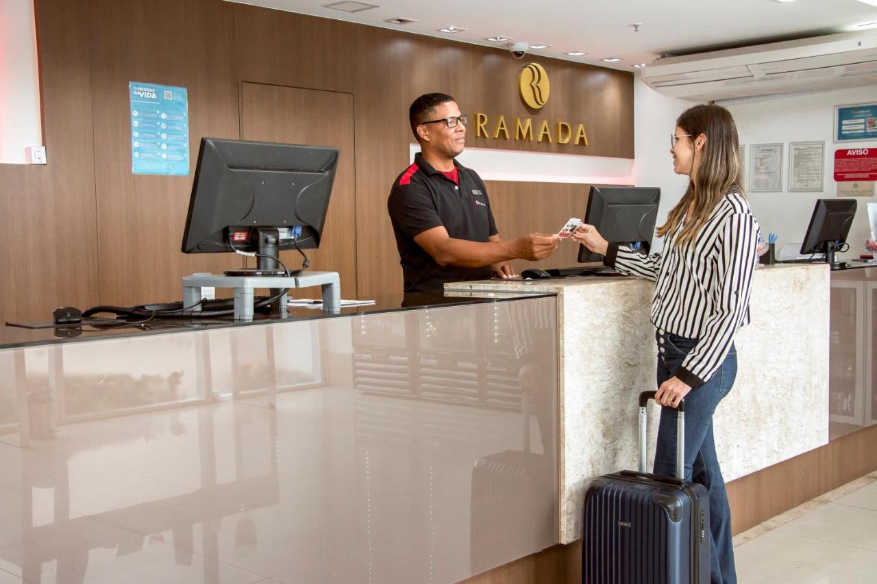 Ramada Hotel & Suites Campos Pelinca Кампус-дус-Гойтаказис Экстерьер фото