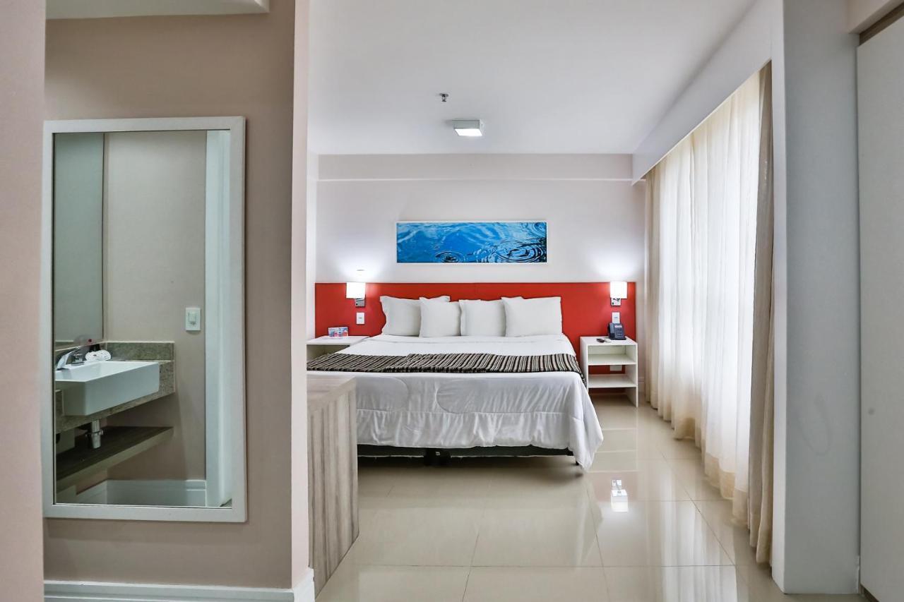 Ramada Hotel & Suites Campos Pelinca Кампус-дус-Гойтаказис Экстерьер фото