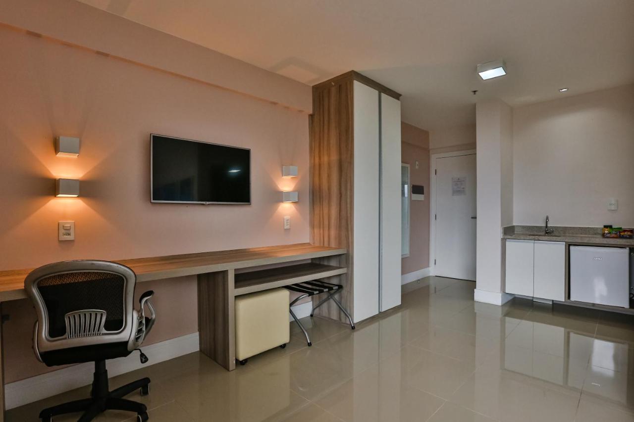 Ramada Hotel & Suites Campos Pelinca Кампус-дус-Гойтаказис Экстерьер фото
