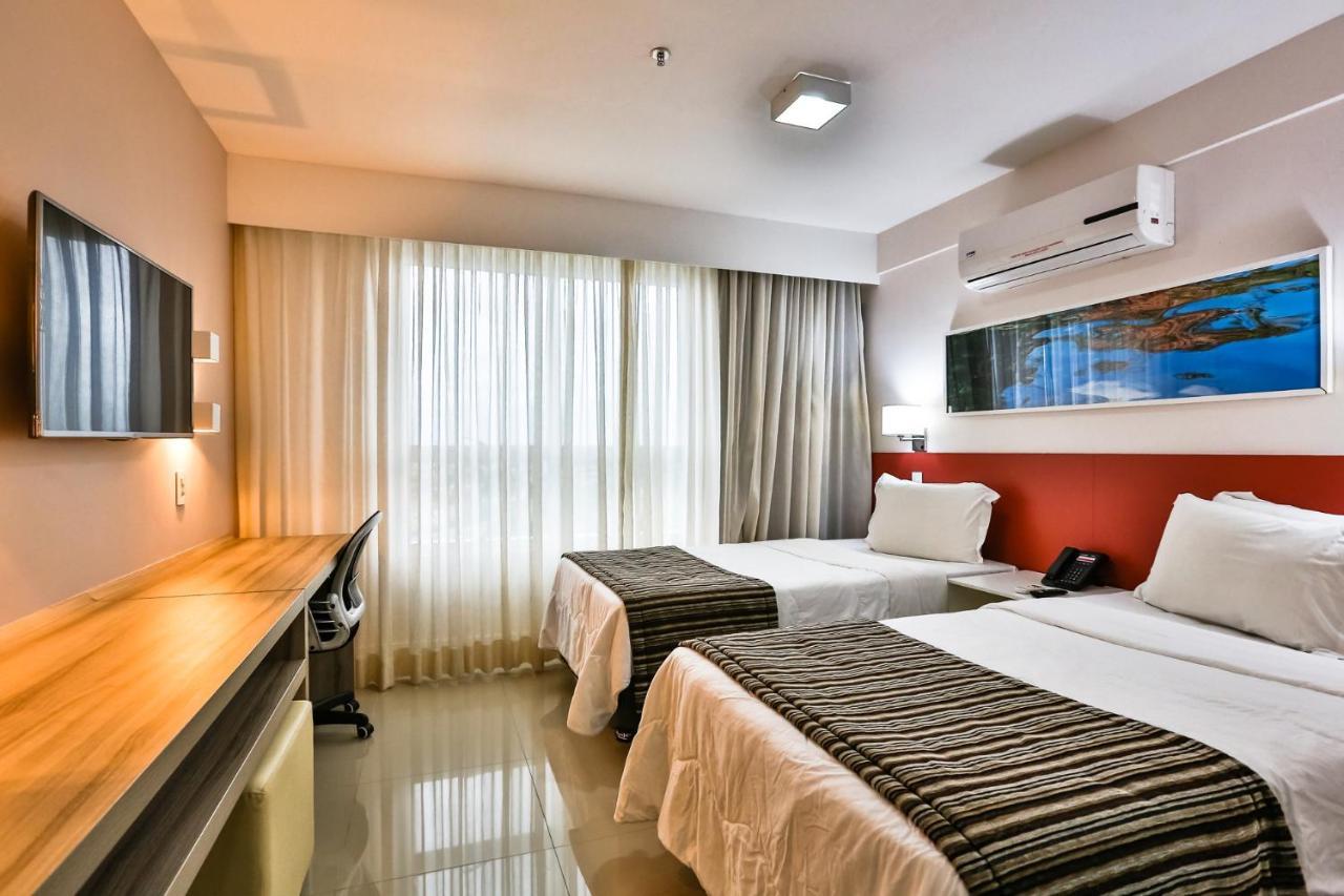 Ramada Hotel & Suites Campos Pelinca Кампус-дус-Гойтаказис Экстерьер фото
