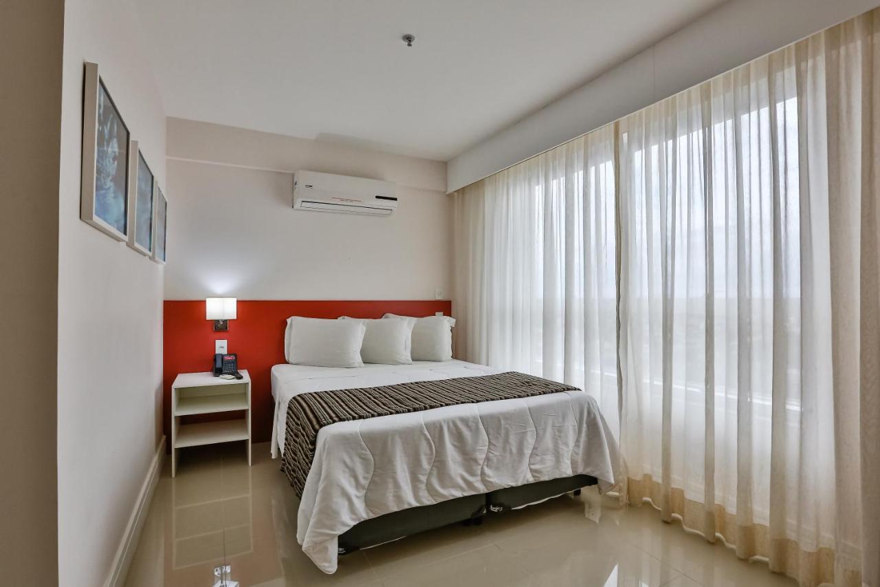 Ramada Hotel & Suites Campos Pelinca Кампус-дус-Гойтаказис Экстерьер фото