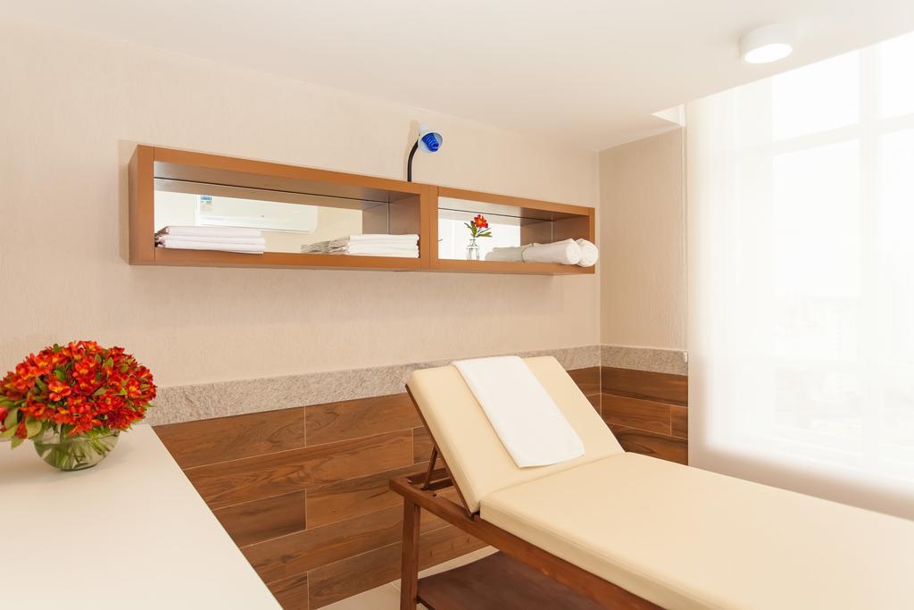 Ramada Hotel & Suites Campos Pelinca Кампус-дус-Гойтаказис Экстерьер фото