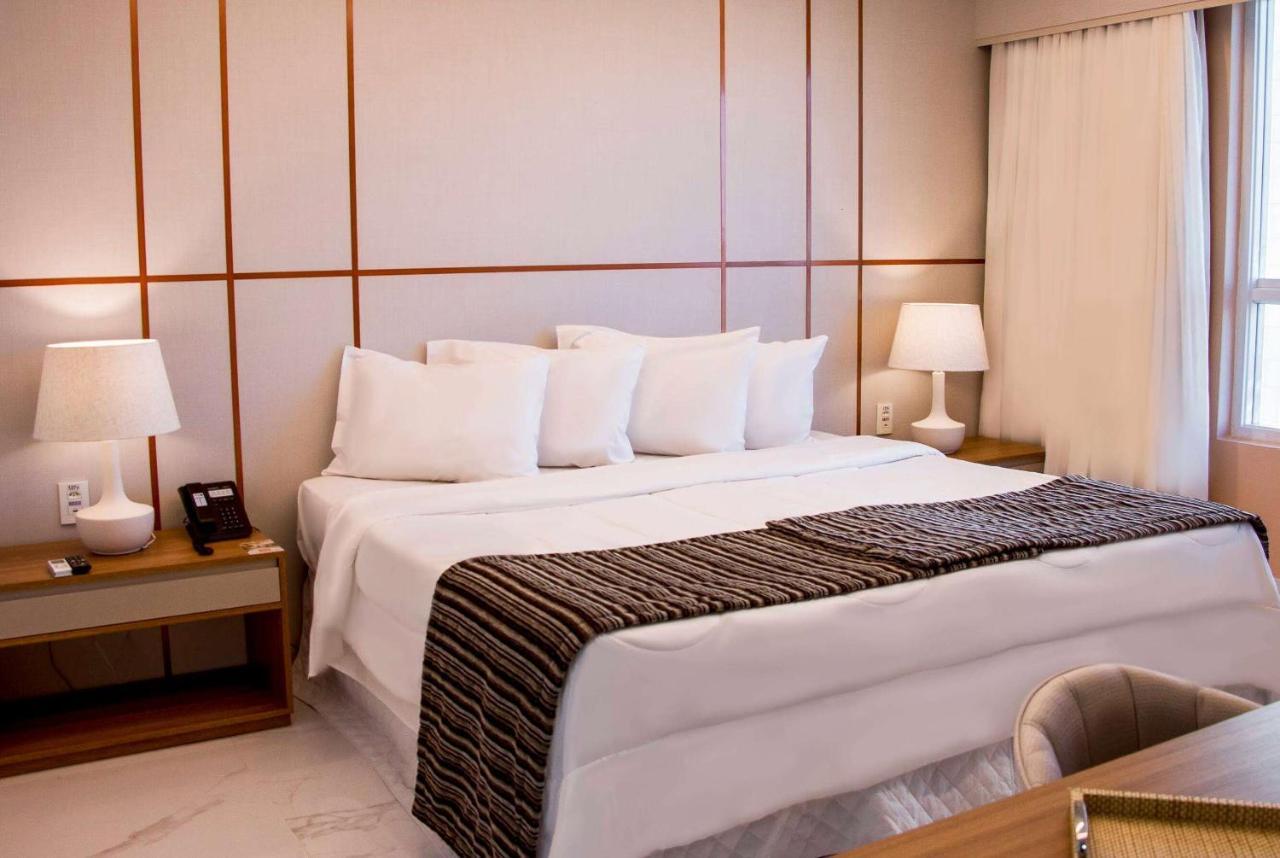 Ramada Hotel & Suites Campos Pelinca Кампус-дус-Гойтаказис Экстерьер фото