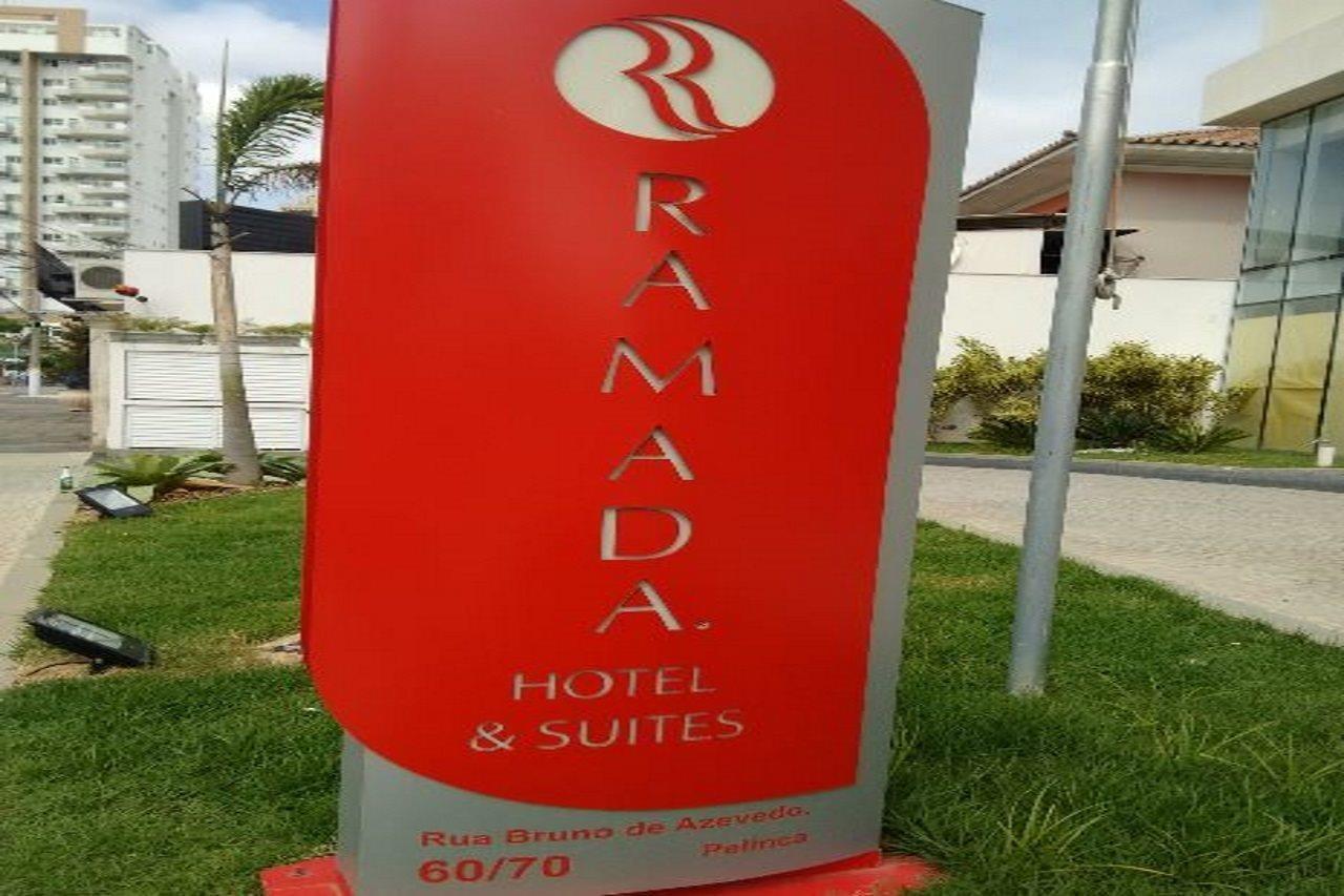 Ramada Hotel & Suites Campos Pelinca Кампус-дус-Гойтаказис Экстерьер фото