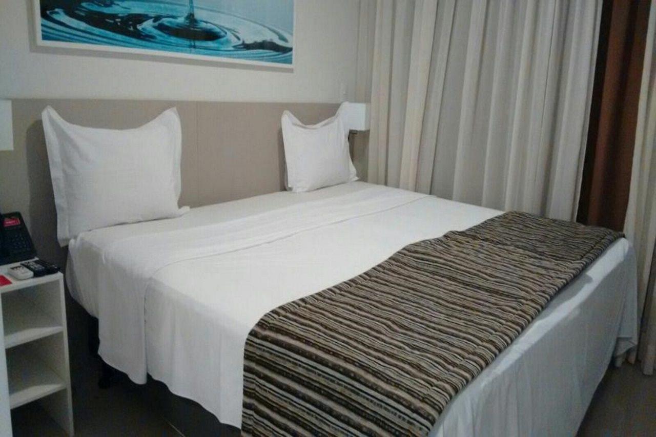Ramada Hotel & Suites Campos Pelinca Кампус-дус-Гойтаказис Экстерьер фото