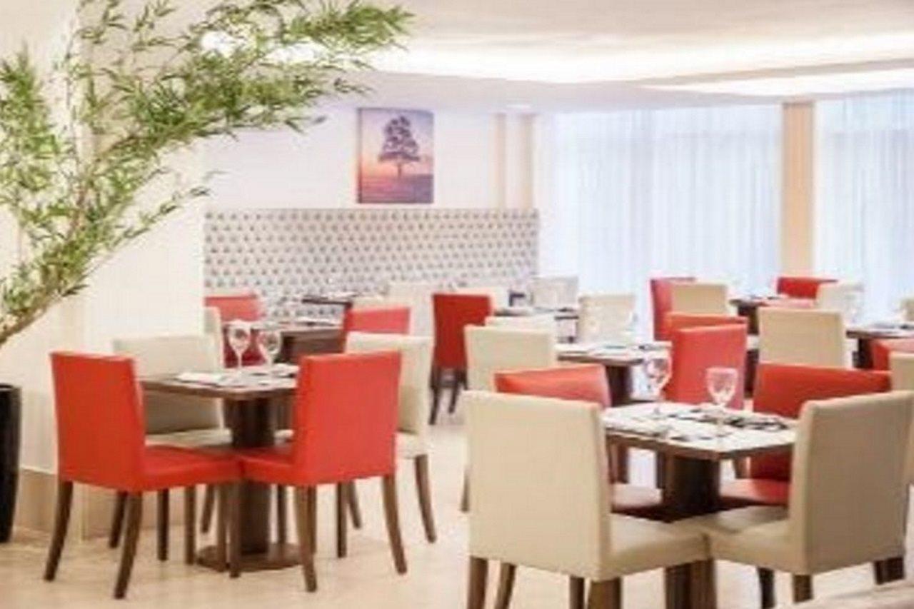 Ramada Hotel & Suites Campos Pelinca Кампус-дус-Гойтаказис Экстерьер фото